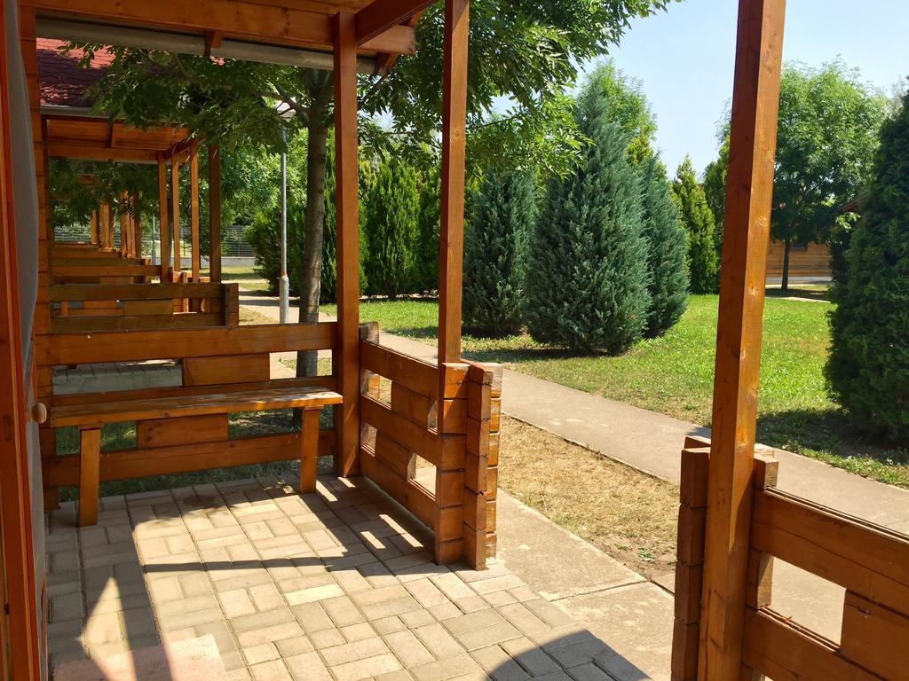 Akácliget Gyógy-és Strandfürdő Karcag Exterior foto