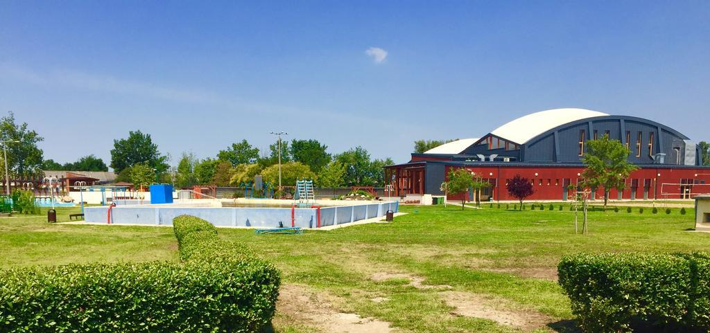 Akácliget Gyógy-és Strandfürdő Karcag Exterior foto